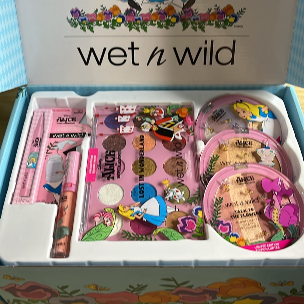 Wet N Wild Alice In Wonderland Limited Edition Pr Box - Makeup Set - Picture 9 of 15